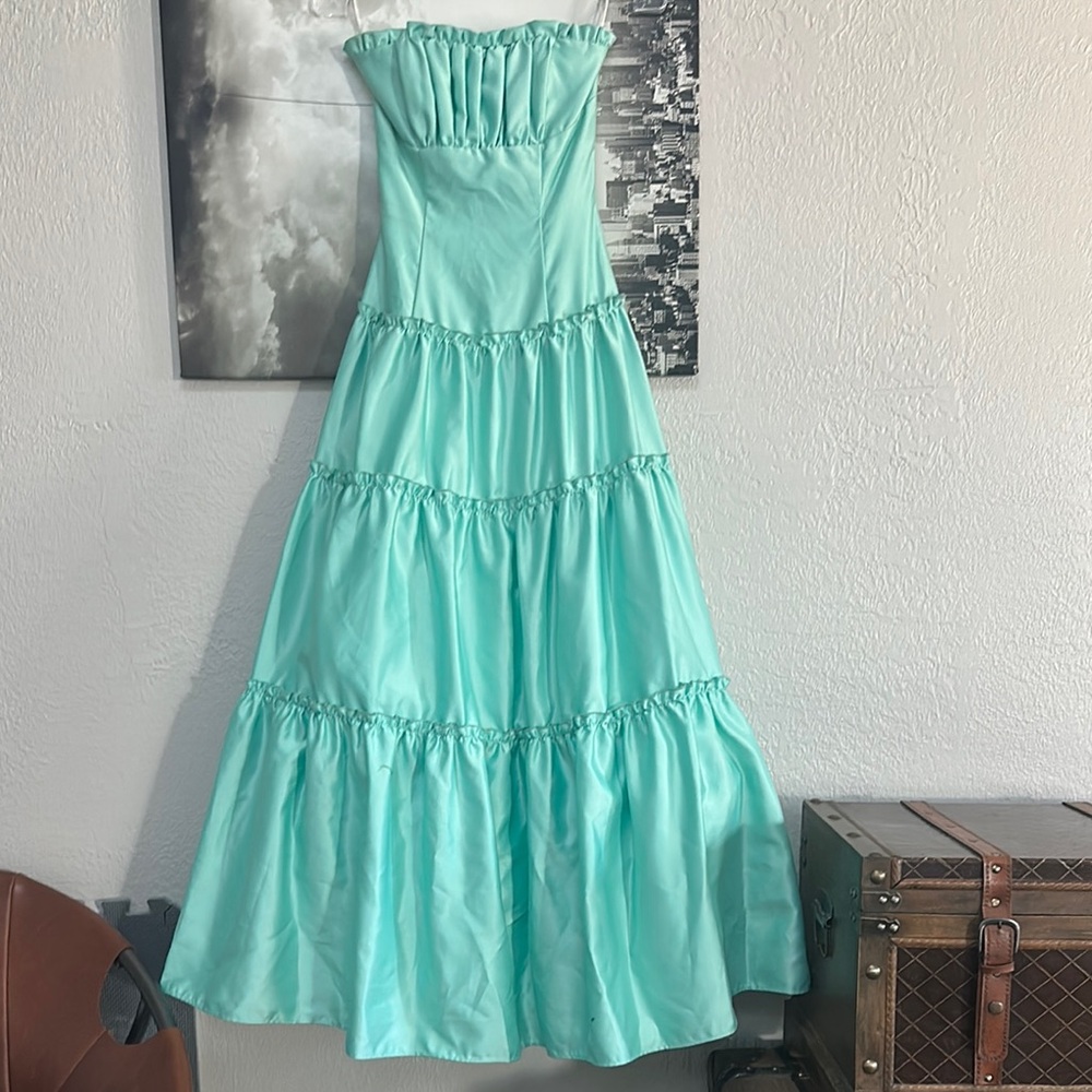 Bell of the Ball! Strapless Aqua Dress
